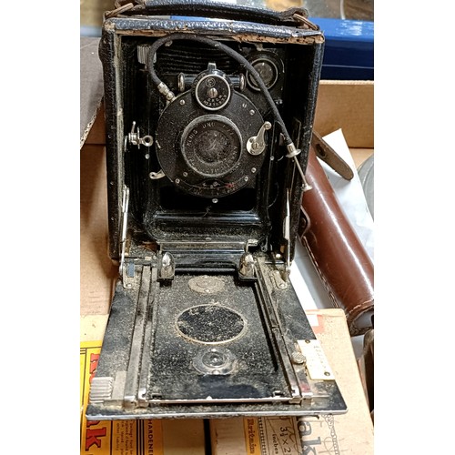 322 - A part of a plate camera, and assorted other items (box)