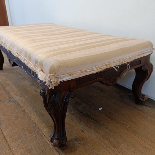 977 - A mahogany low stool, on carved cabriole legs, 96 cm wide