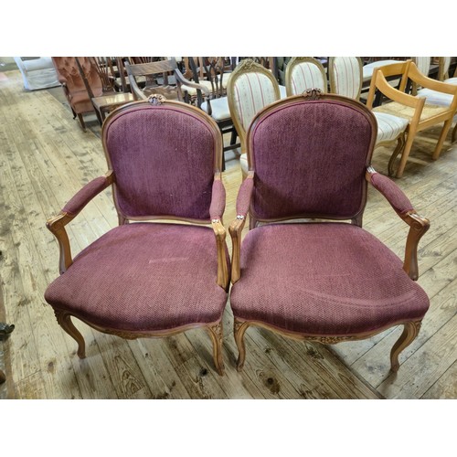 959 - A pair of walnut framed armchairs (2)