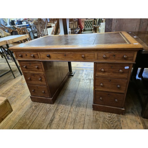 980 - A mahogany pedestal desk, of nine drawer configuration, 133 cm wide