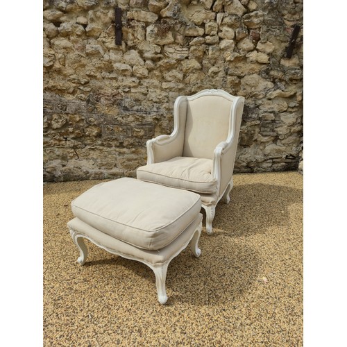 1001 - A French painted Duchesse Brisee, on cabriole legs, back leg off as found when unpacked (2)