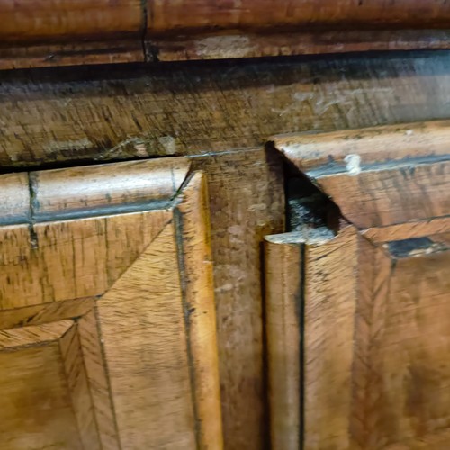 970 - A walnut lowboy, 92 cm wide