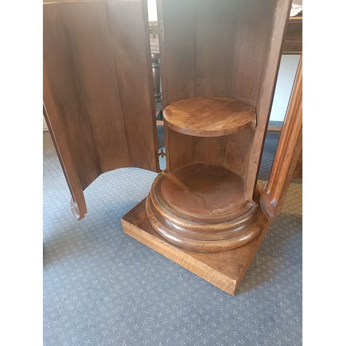 1017 - A pair of walnut bedside cupboards, in the form of fluted columns, 40 cm diameter, 89 cm high