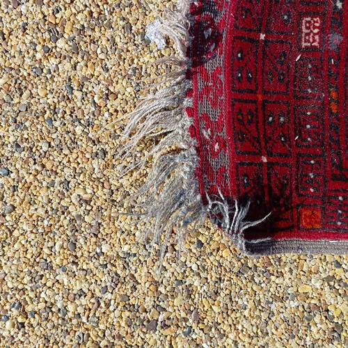 966 - A red ground carpet, 254 cm x 166 cm, and a blue ground rug, 193 cm x 132 cm (2)