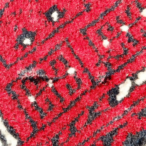 966 - A red ground carpet, 254 cm x 166 cm, and a blue ground rug, 193 cm x 132 cm (2)