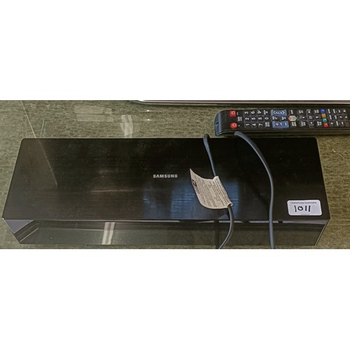 1011 - A Samsung 40 inch flat screen TV