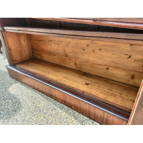 1094 - A Victorian mahogany bookcase, 130 cm wide