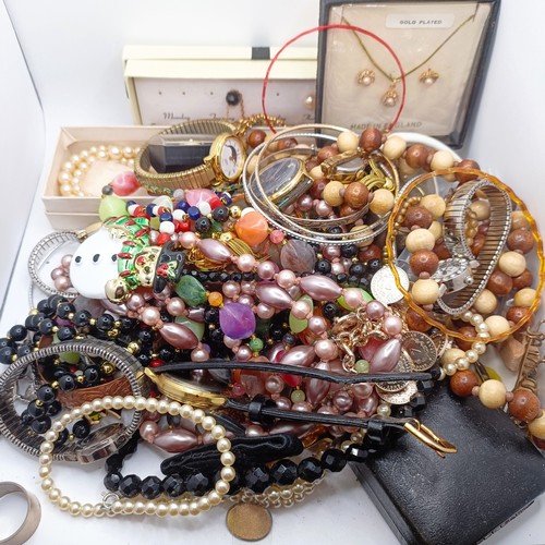 Assorted costume jewellery