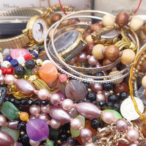 Assorted costume jewellery