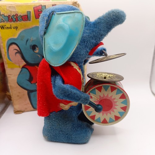 A Japanese tinplate clockwork elephant, boxed