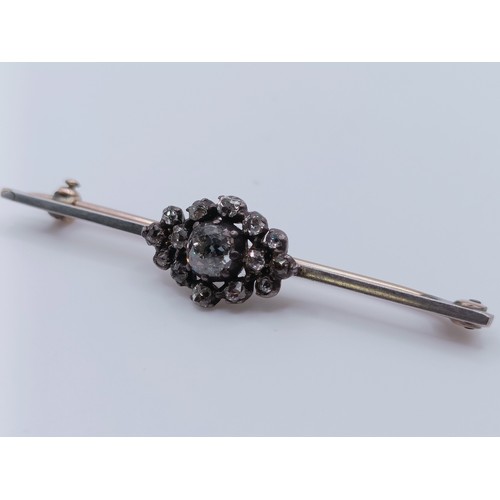 660 - A diamond bar brooch