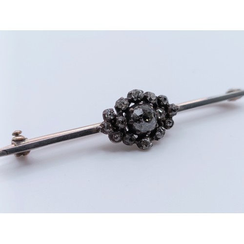 660 - A diamond bar brooch