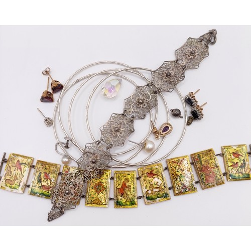 673 - Assorted earrings and other jewellery