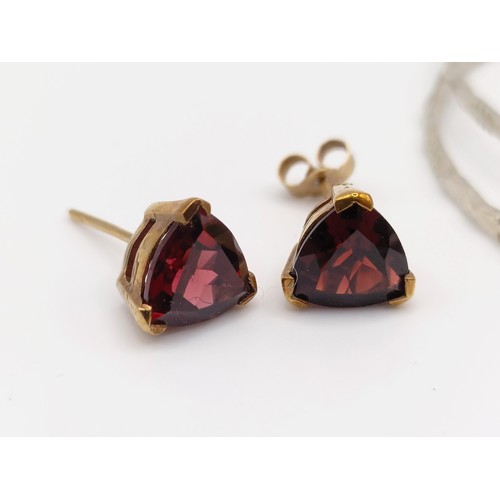 673 - Assorted earrings and other jewellery