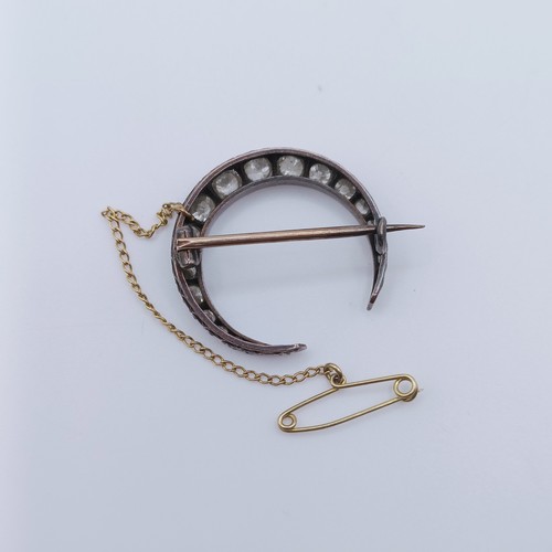 682 - An early 20th century diamond crescent brooch, largest diamond 0.3ct approx.