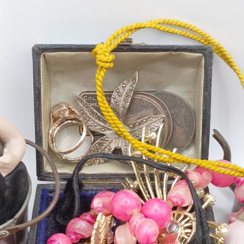 710 - Assorted costume jewellery (box)