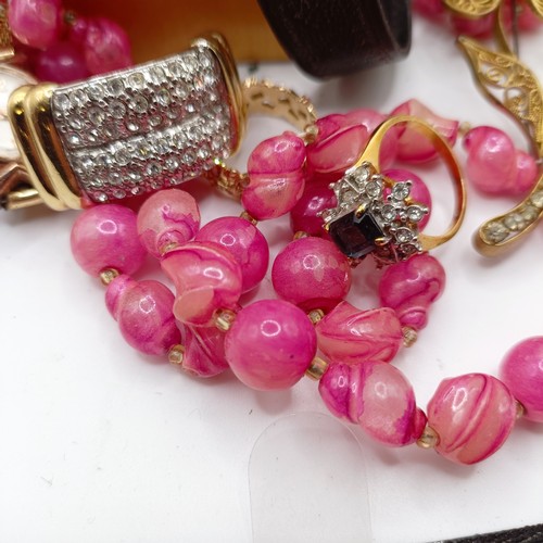 710 - Assorted costume jewellery (box)