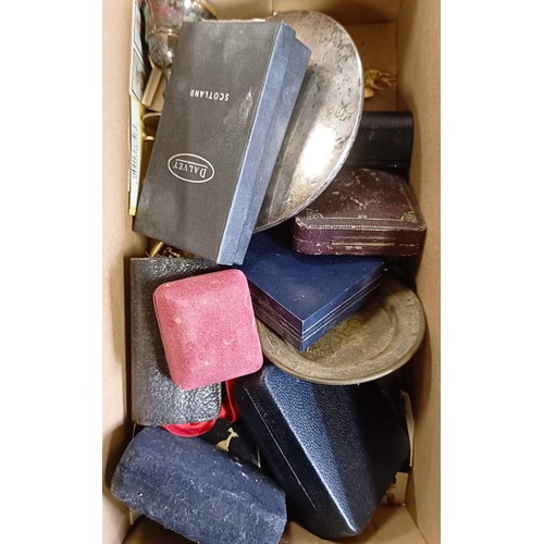 710 - Assorted costume jewellery (box)