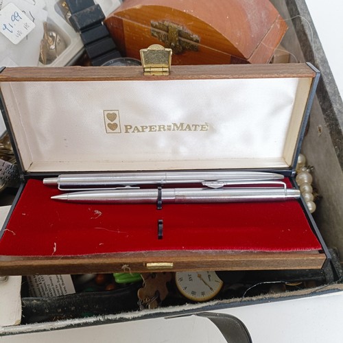 713 - Assorted costume jewellery (box)