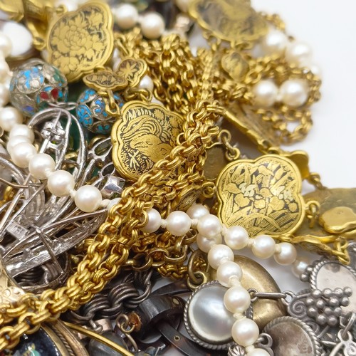 714 - An early 20th century cameo, another, a guard chain, a stick pin, cased, and assorted  jewellery (qt... 