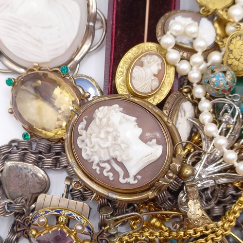 714 - An early 20th century cameo, another, a guard chain, a stick pin, cased, and assorted  jewellery (qt... 