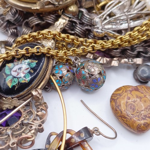 714 - An early 20th century cameo, another, a guard chain, a stick pin, cased, and assorted  jewellery (qt... 