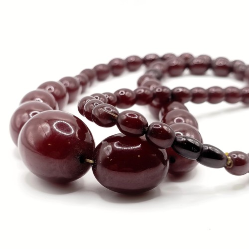 716 - An amber bead necklace, 62.4 g