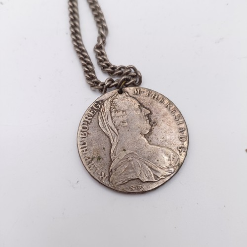 718 - Assorted costume jewellery (box)