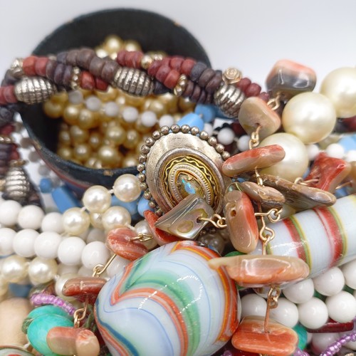 719 - Assorted costume jewellery (box)