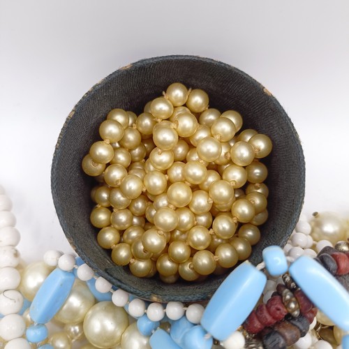 719 - Assorted costume jewellery (box)