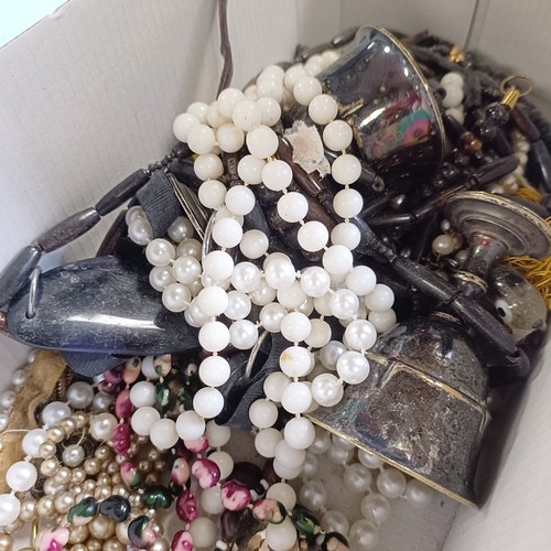 719 - Assorted costume jewellery (box)