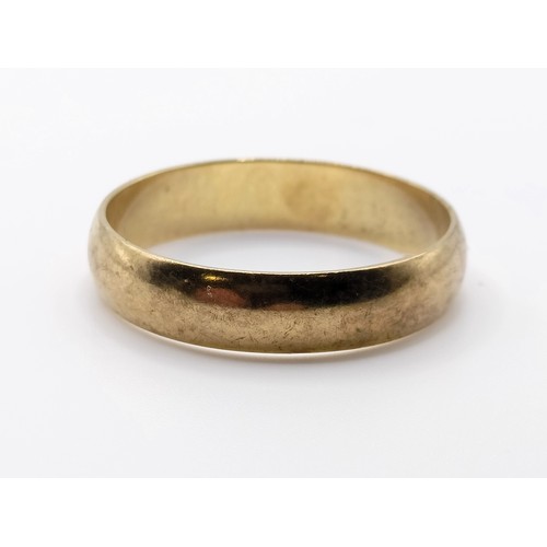 693 - A 9ct gold wedding band, 4.2 g, ring size Y