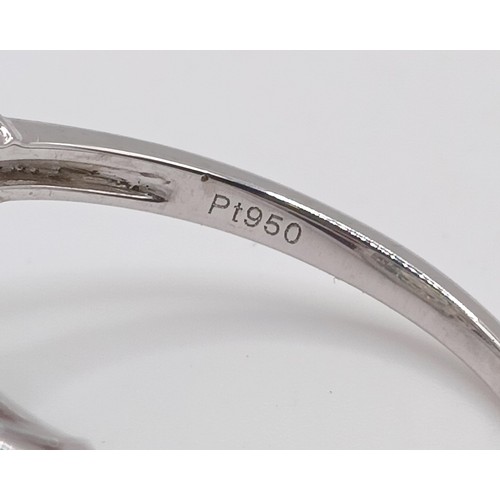 686 - An Art Deco style diamond and emerald target ring, central diamond 1ct approx., ring size N