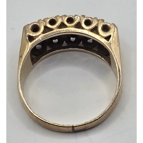 709 - A 9ct gold and sapphire ring, ring size N