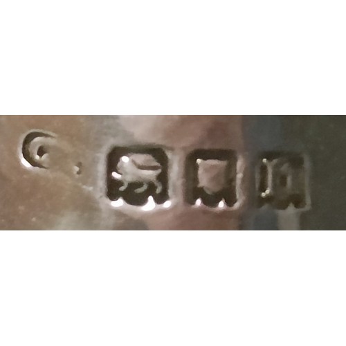 6 - A pair of George V silver candlesticks, on conical bases, London 1917, filled, 14 cm high (2)