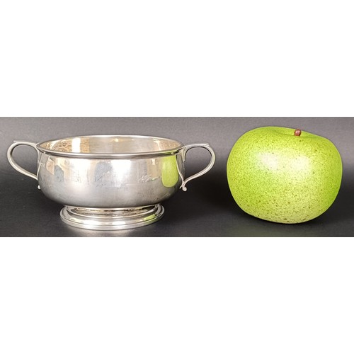 26 - A George V silver two handled bowl, Birmingham 1932, 3.9 ozt, 14 cm wide