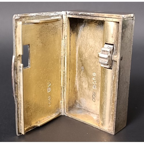 41 - A Victorian silver vesta, London 1876, 1.6 ozt, 5 cm wide