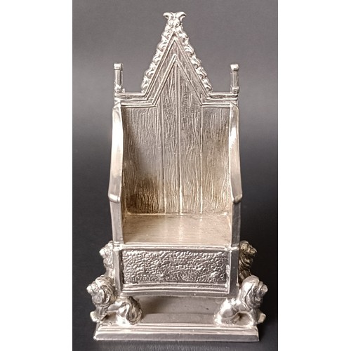 43 - An Elizabeth II silver novelty model of a throne, 1.2 ozt, 7 cm high