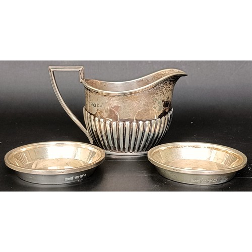 7 - A George V silver cream jug, 12 cm wide, and a pair of silver pin dishes, 4.3 ozt (3)