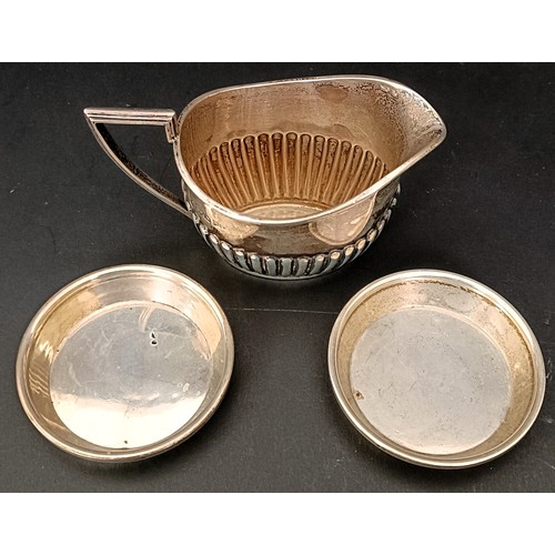 7 - A George V silver cream jug, 12 cm wide, and a pair of silver pin dishes, 4.3 ozt (3)