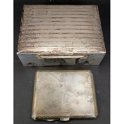 8 - A George V silver cased compact, 10 cm wide, and a silver cigarette box, 12 cm wide (2)