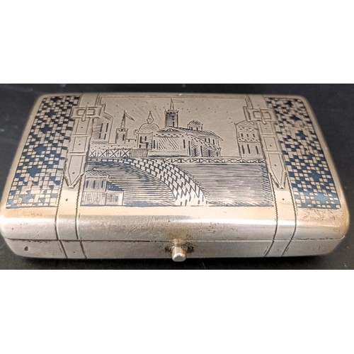 9 - A Russian silver niello work snuff box, decorated buildings, 3.4 ozt, 9 cm wide