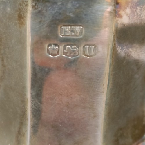 11 - A George V silver sifter, Sheffield 1937, 5.1 ozt, 18 cm high