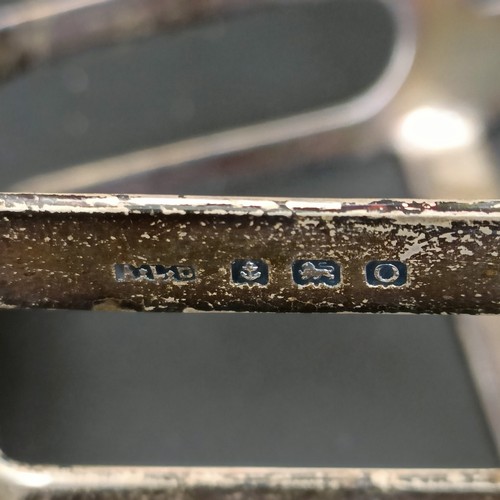 16 - A George V silver four division toast rack, 10 cm wide, and another, 4.2 ozt, 9 cm wide (2)