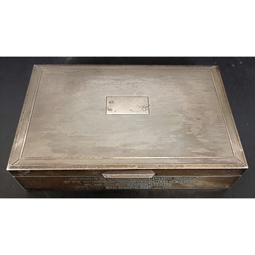 22 - A George V silver cigarette box, Birmingham 1924, 14 cm wide
