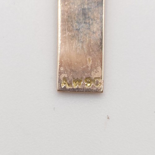 416 - A 9ct gold cross and chain, 4.6 g