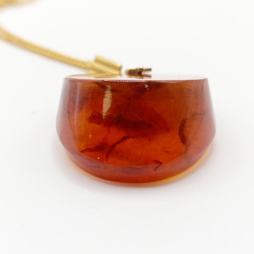 450 - An 18ct gold and amber pendant, on a 18ct gold chain, the chain approx. 6.6 g
