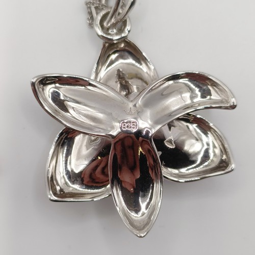 488 - A pair of 9ct gold cufflinks, 2.1 g, a masonic pin, and assorted costume jewellery