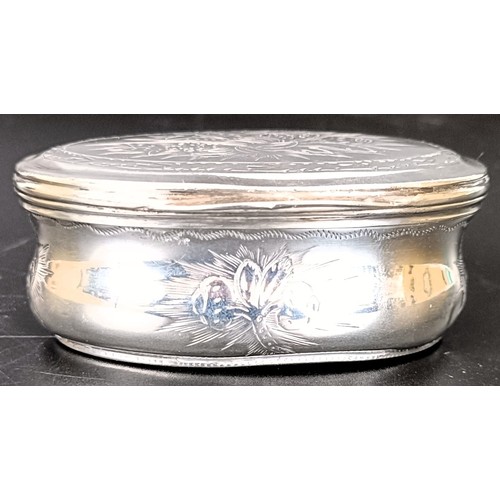 55 - A Dutch silver oval snuff box 2.2 ozt, 8 cm wide