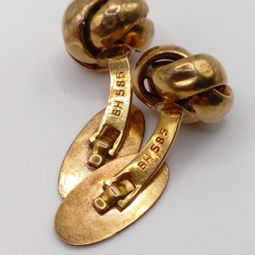 411 - A pair of 14ct gold cufflinks, 7.1 g